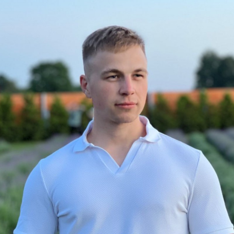  Artem Latyshev